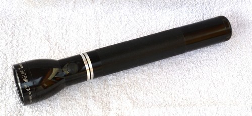 Vintage taschenlampe mag lite - taschenlampe, mag-lite